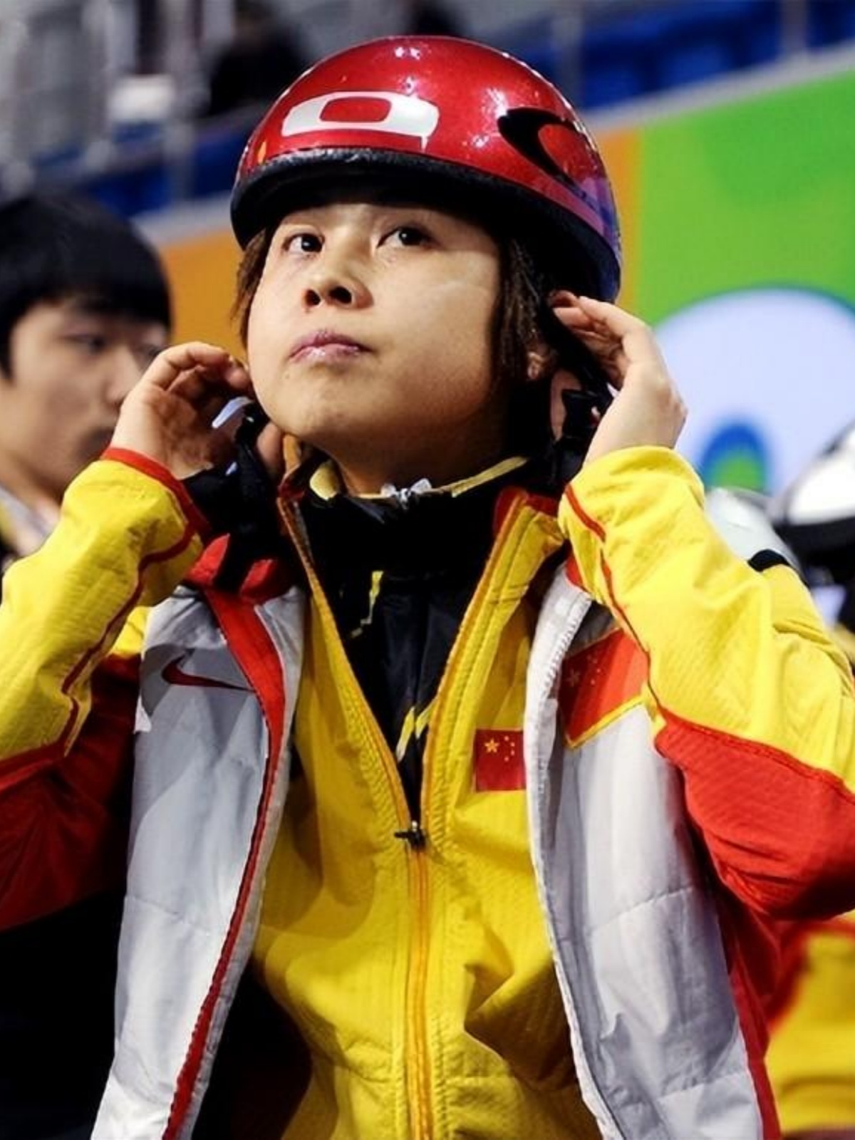 世俱杯改制-短道速滑选手在比赛中实现逆袭