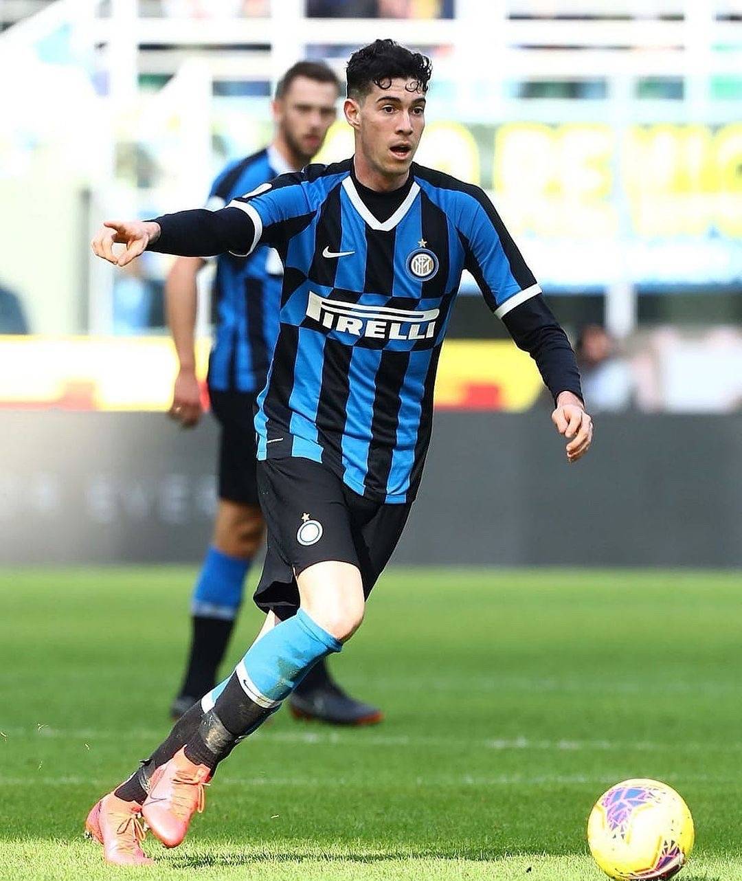 世俱杯参赛资格-拉齐奥豪取胜利，进军半决赛