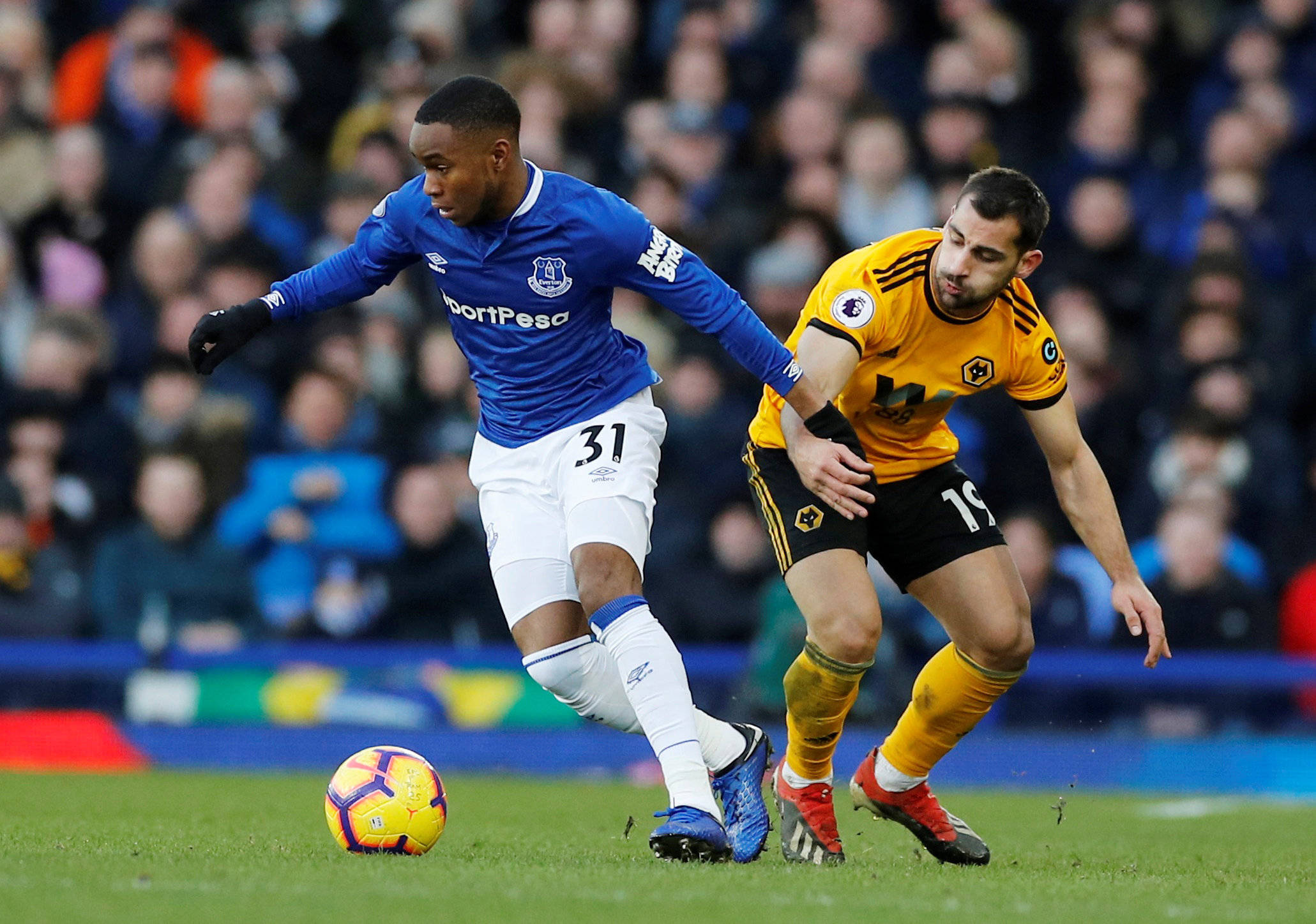 世俱杯决赛-埃弗顿客场拿分，英超表现稳定