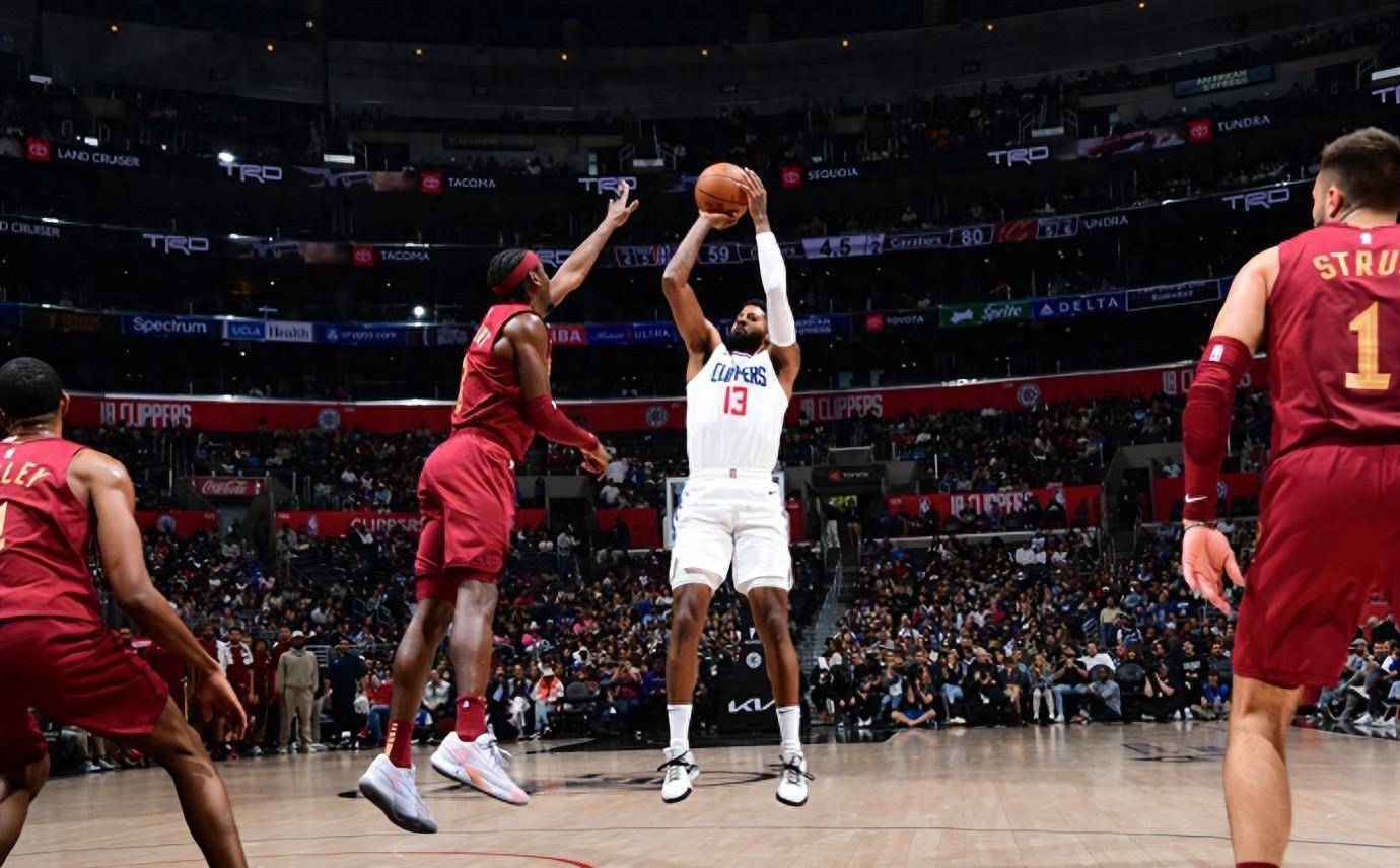 世俱杯官网-快船逆转公牛，客场取得两连胜