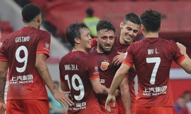 鲁能球员表现神勇，客场逆转击败申鑫