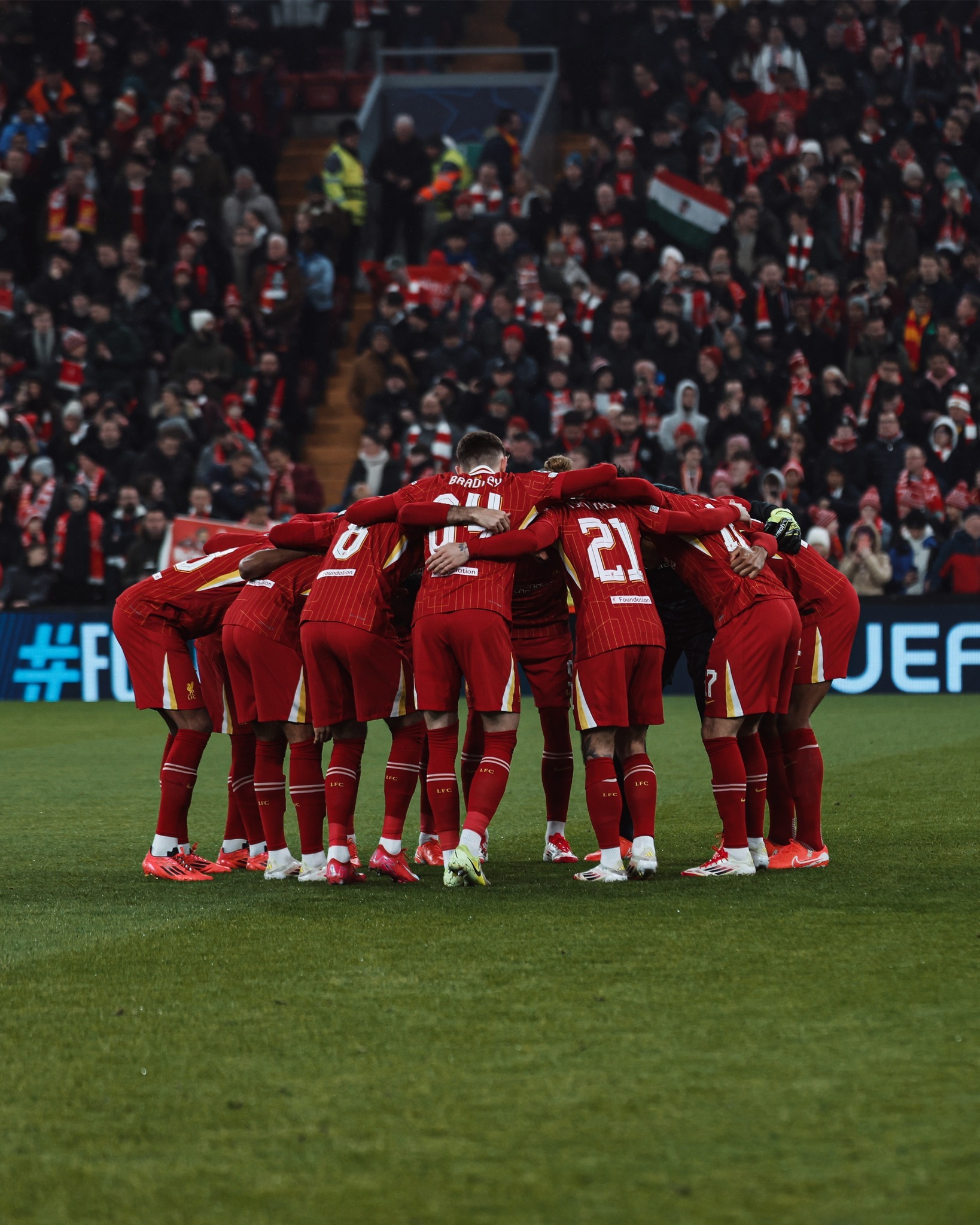 包含罗马客场战胜利物浦，取得关键胜利-罗马客胜利物浦，夺得关键三分的词条