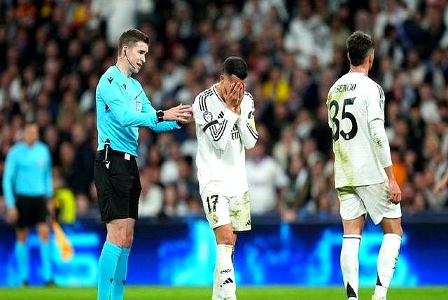 世俱杯分组-皇马狂轰九球，轻松晋级欧冠四强的简单介绍