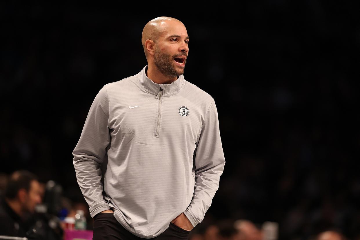 世俱杯决赛-篮网队主帅调整战术，球队迎来挑战