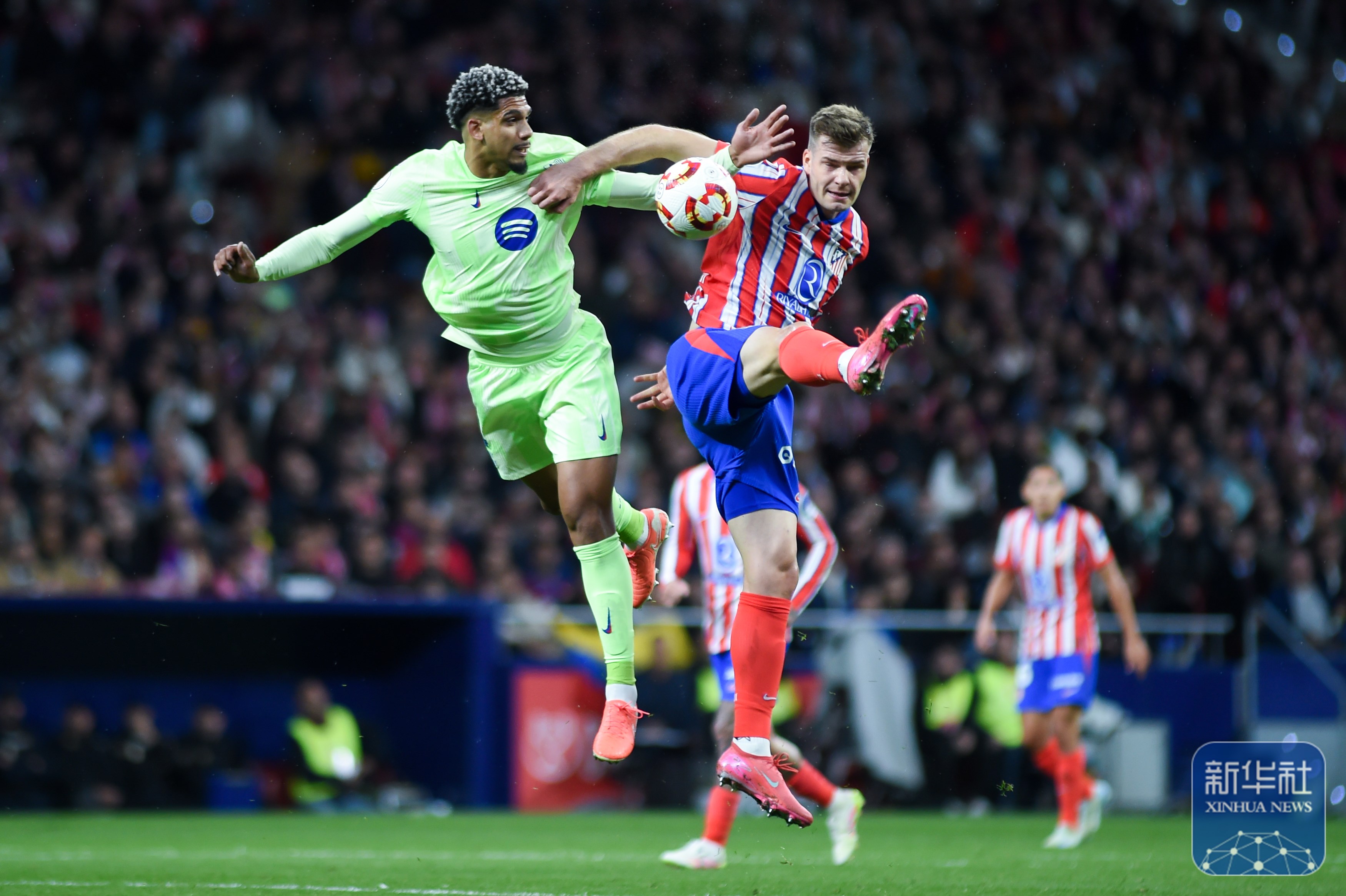 西班牙队击败波兰队成功晋级结束