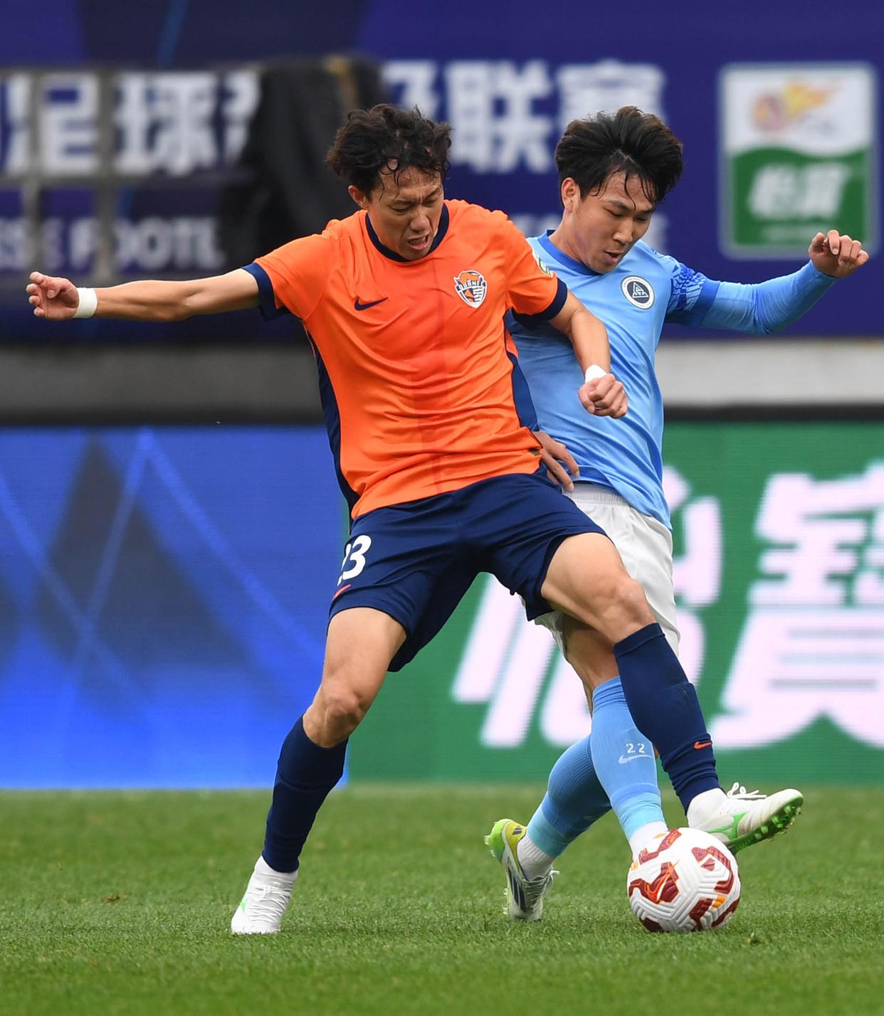 世俱杯分组-富德球员姜至鹏因伤退出关键比赛，球队实力受损