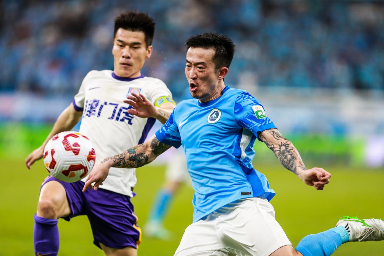 富德球员姜至鹏因伤退出关键比赛，球队实力受损