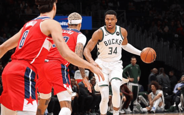 雄鹿主场逆转国王，继续保持不败