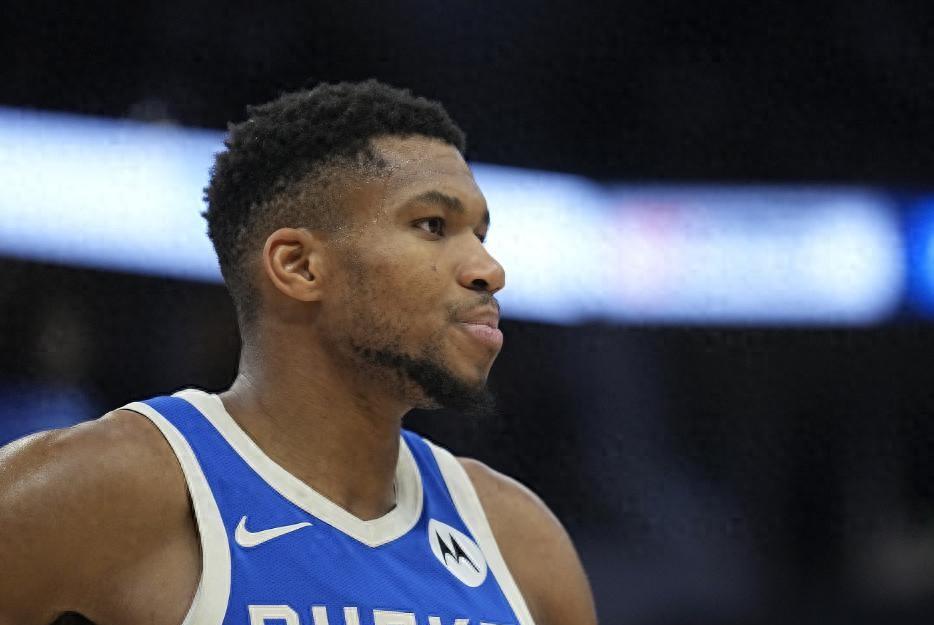 精彩盘点：詹姆斯和字母哥的对决引爆球迷激情的简单介绍