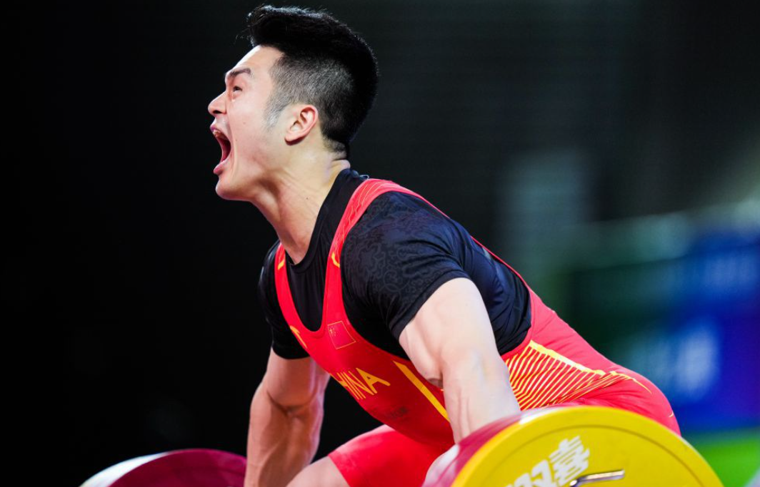 世俱杯-巴塞罗那逆境求生存，团结拼搏冲击顶级的简单介绍