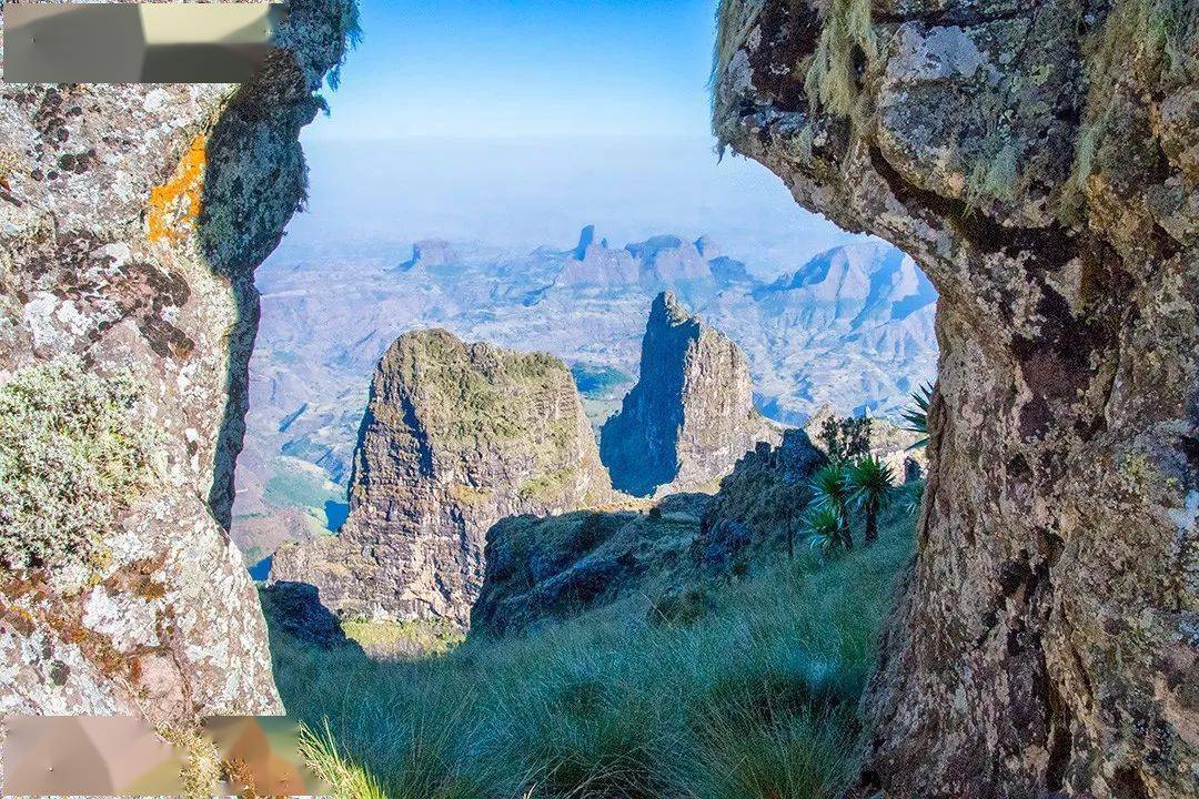 埃塞俄比亚田径选手飞驰赛场，夺魁成功