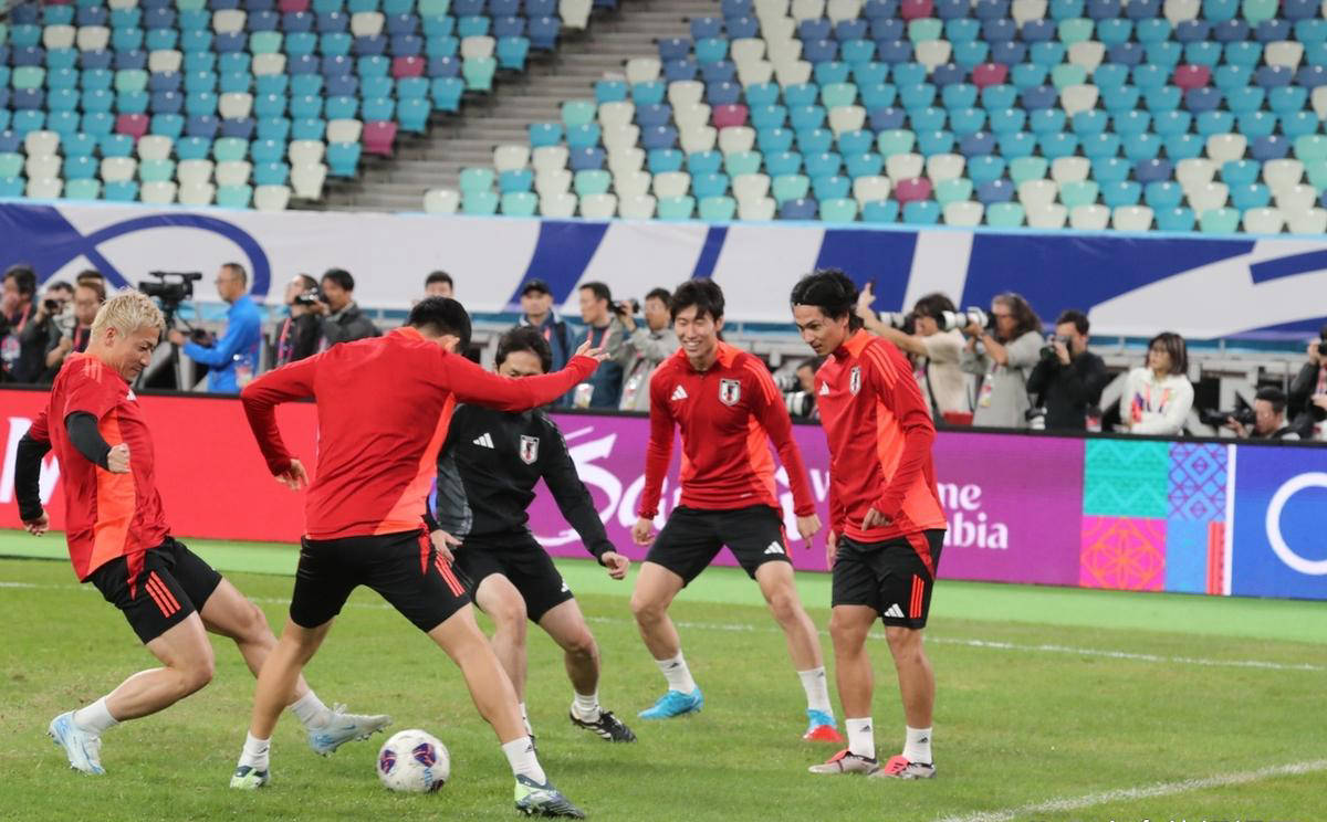 日本队在比赛中发挥稳定，期待闯入决赛