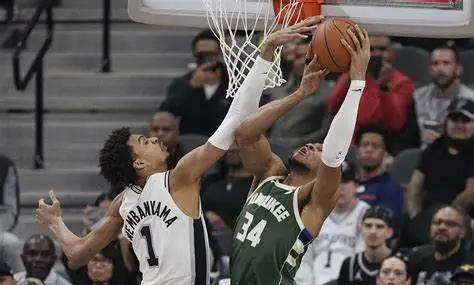 世俱杯时间-包含马刺队集体发力，雄鹿队不敌对手的词条