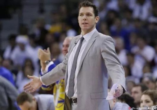 世俱杯决赛-包含湖人主帅精准调度，率队轻松晋级下一轮的词条