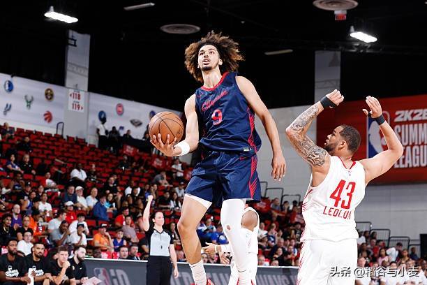 世俱杯分组-快船球员表现优异，带领球队实现逆转