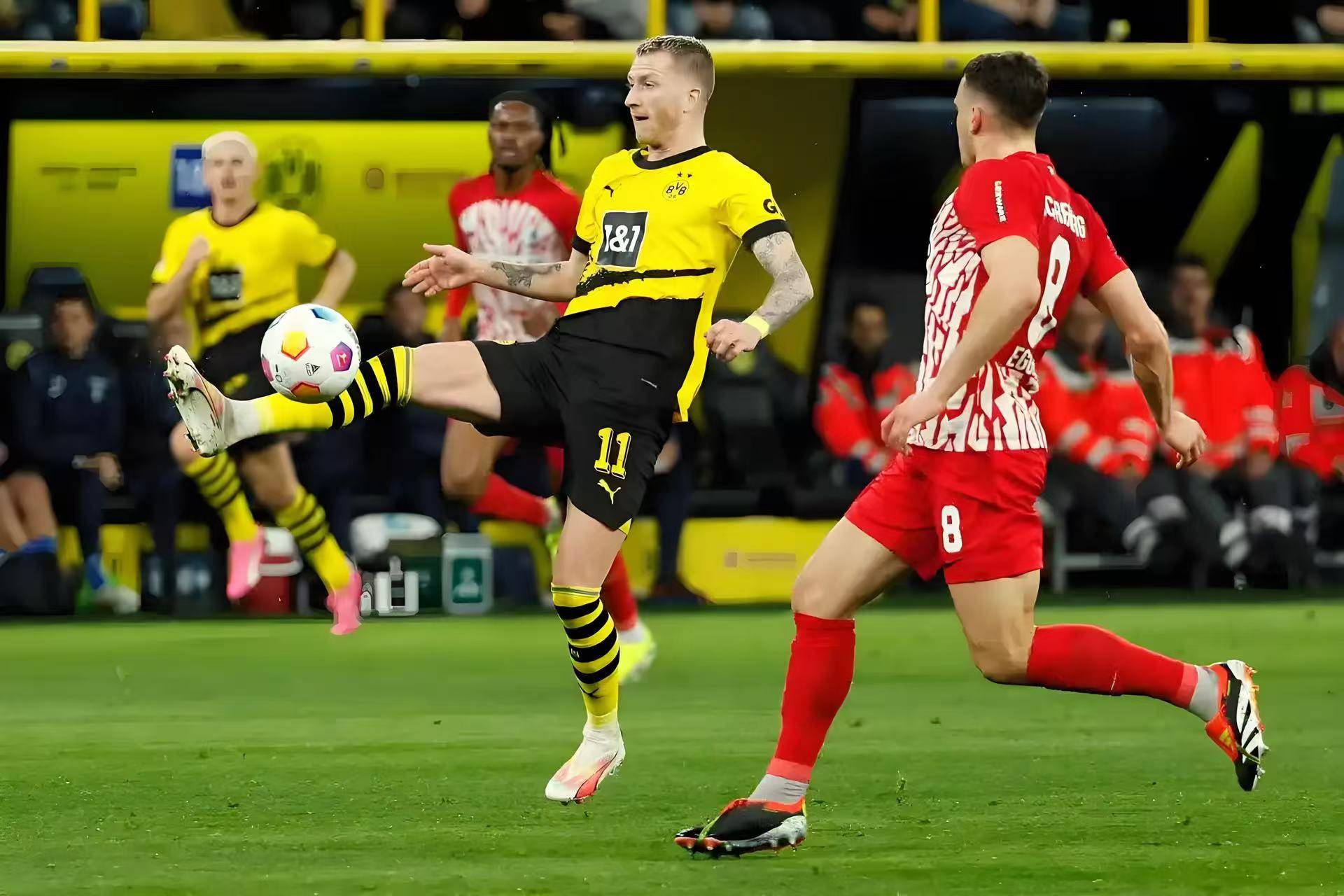 多特蒙德客场大胜沃尔夫斯堡，领先优势扩大的简单介绍