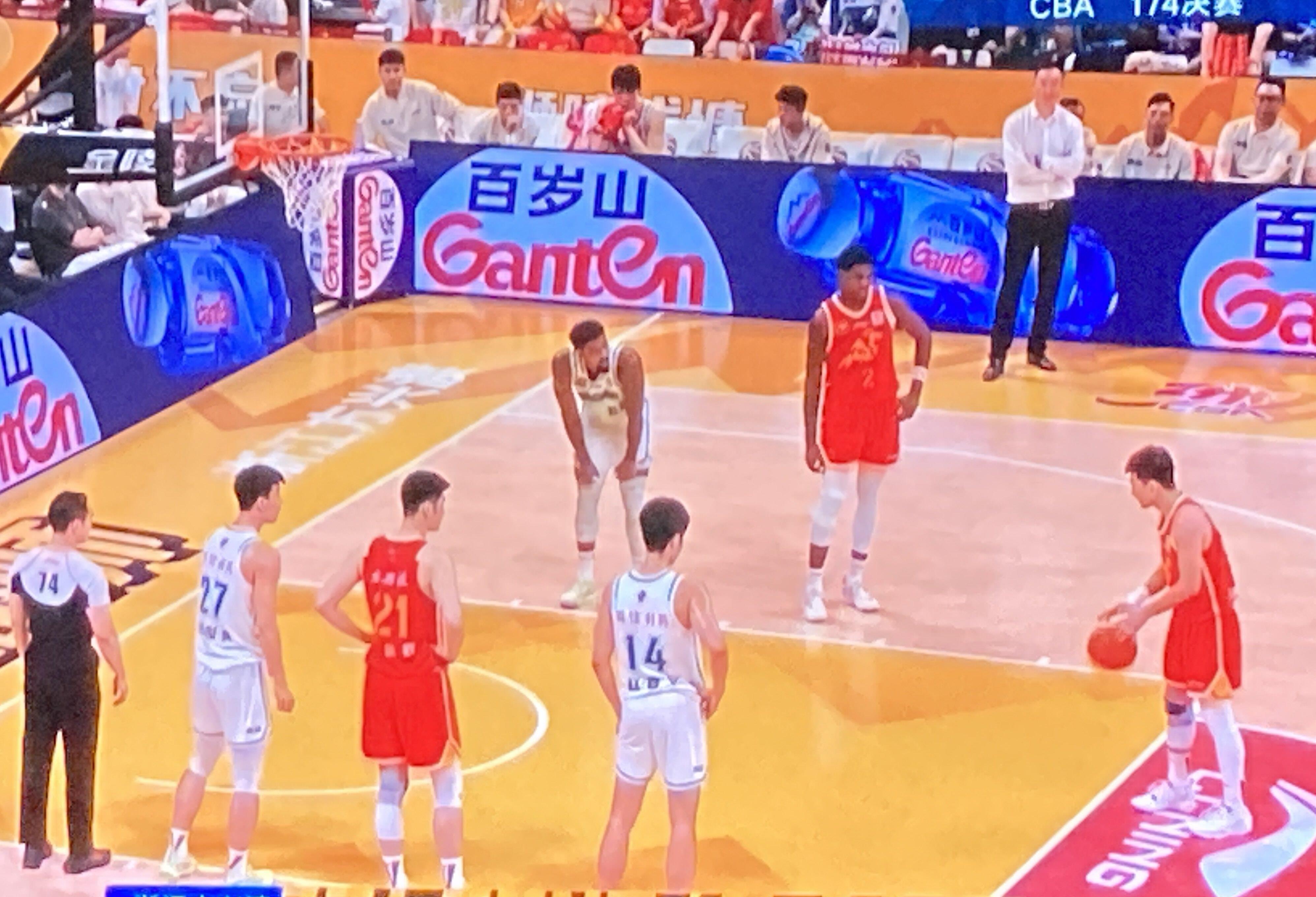 青岛队员备战积极，争取三分的简单介绍