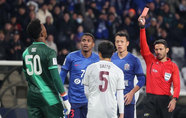 紧张角逐！球队争夺胜利领先一筹