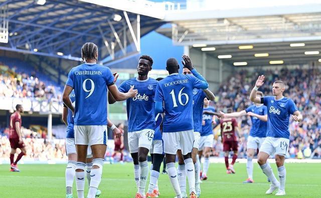 世俱杯直播-尼斯在主场神奇逆转，稳固保级希望