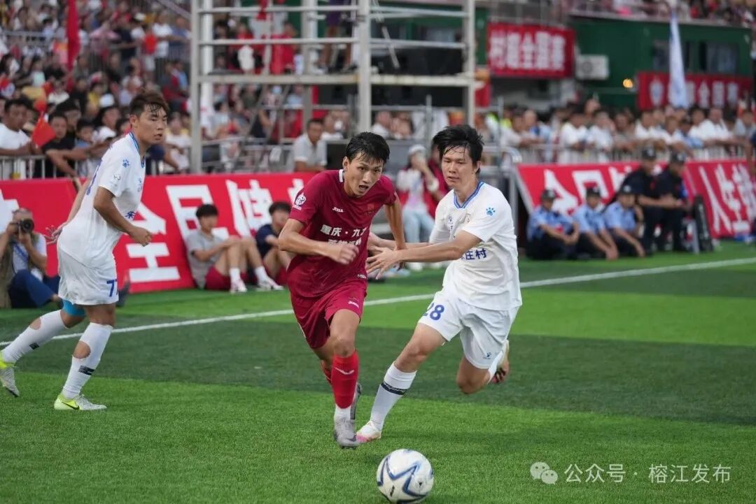 热闹足球赛场现场报道，球队实力PK精彩纷呈！的简单介绍