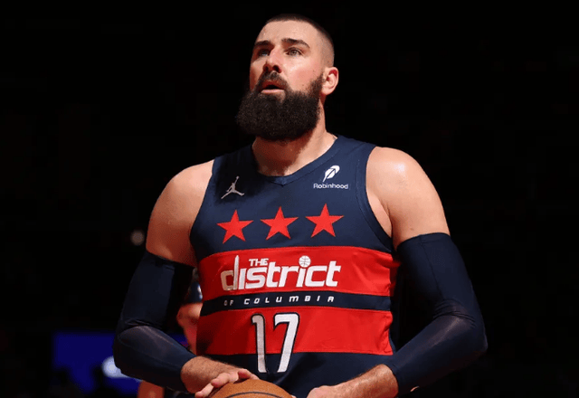 世俱杯决赛-湖人惨败魔术，主场遭遇巨大挫折的简单介绍