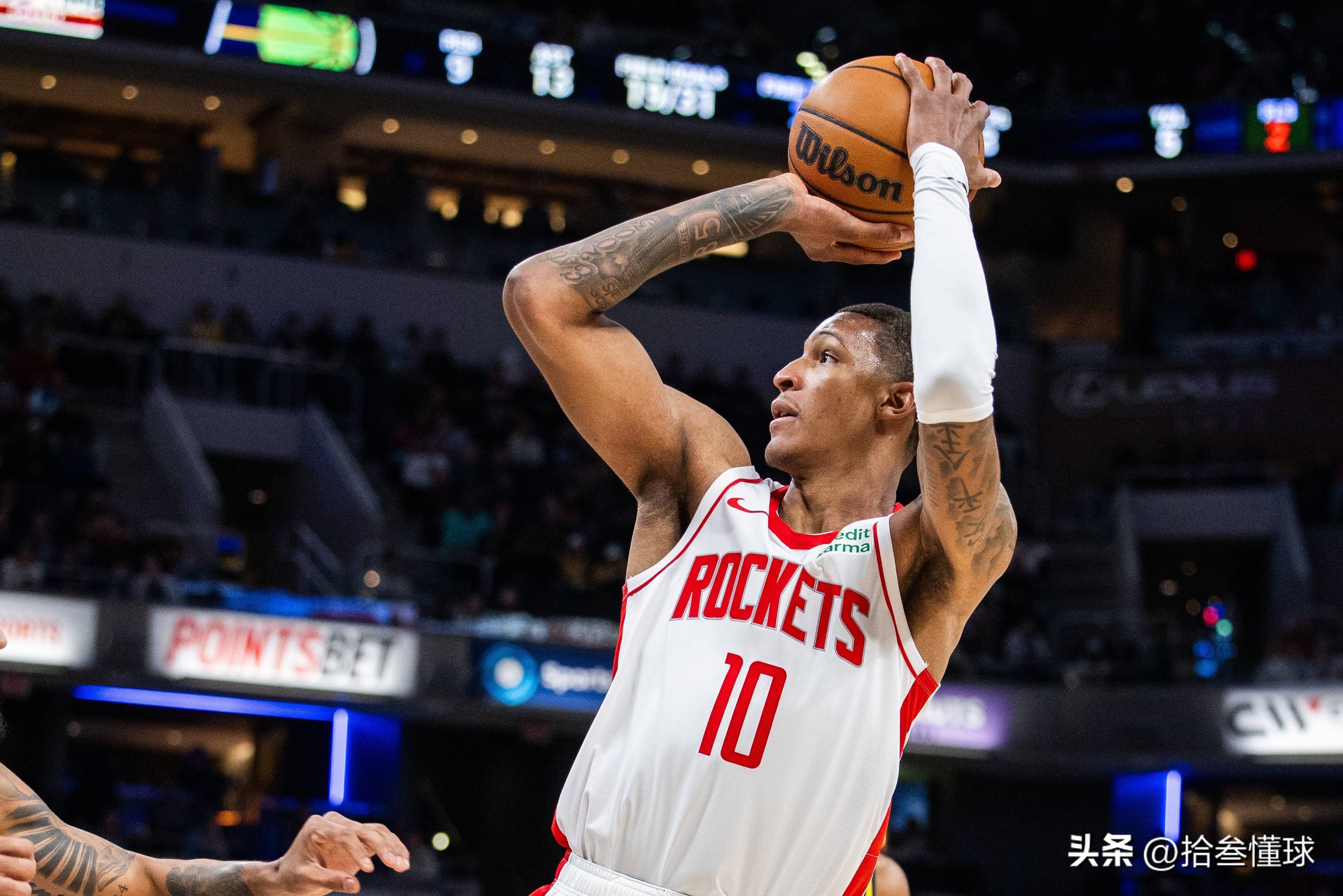 包含灰熊后卫孟菲斯-德罗赞打出生涯最佳表现的词条