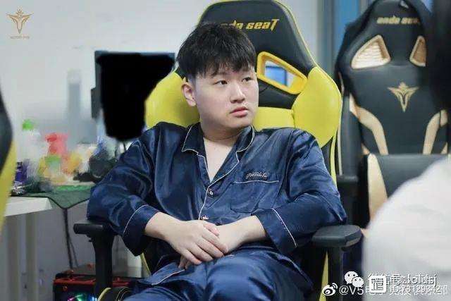 世俱杯奖金-HKA横扫V5，JackeyLove打出惊人五杀焦点之战小组赛，让粉丝疯狂欢呼