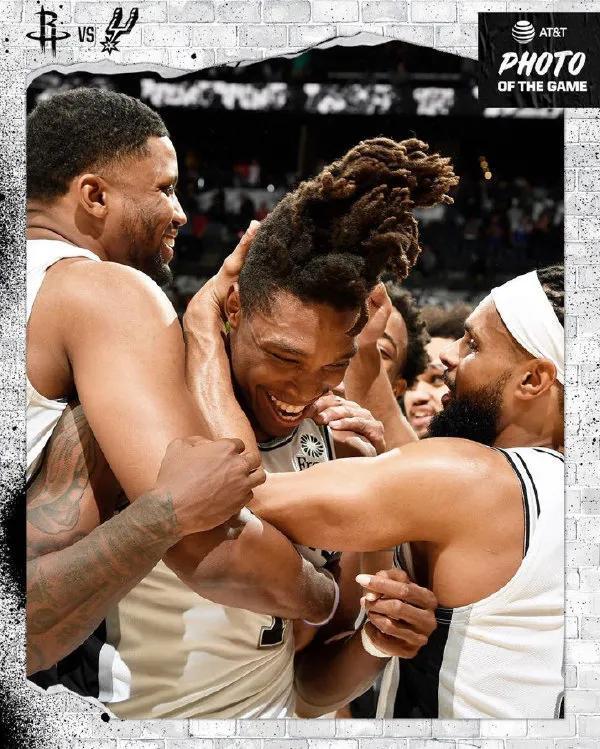 真核空砍45分力推马刺晋级西部半决赛