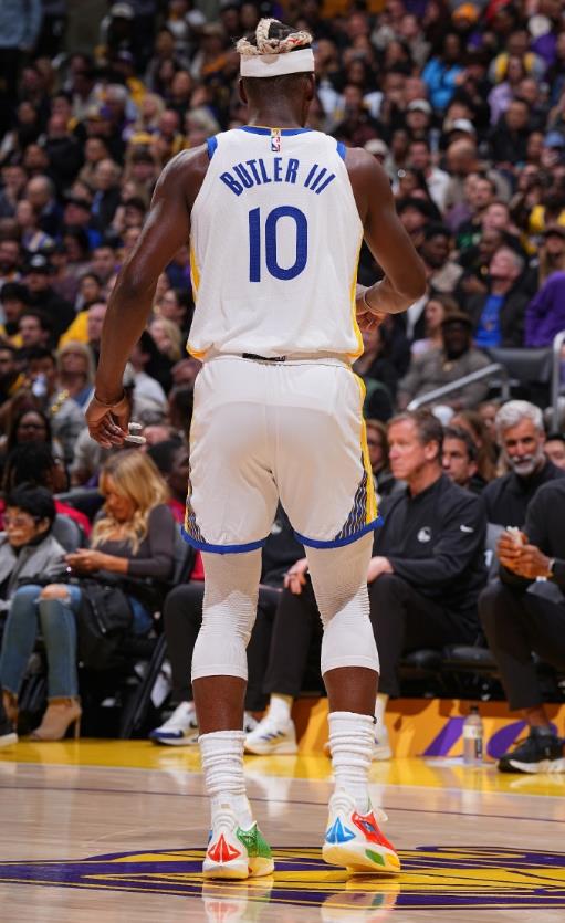 包含勇士主场力克掘金，系列赛3-1领先的词条