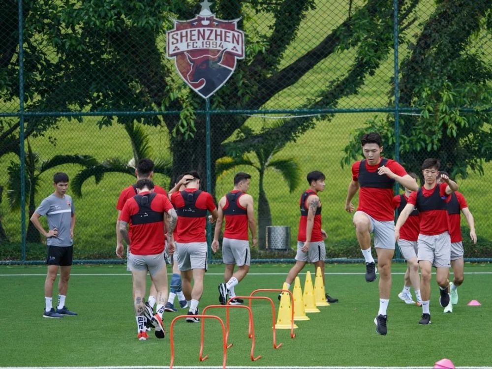 世俱杯分组-华沙球队集结备战下一轮比赛，冲击榜首位置的简单介绍